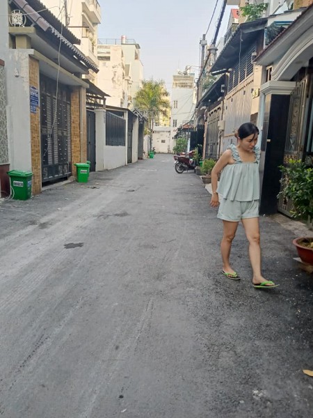 Chủ quá ngộp bán đại 100m2 nhà c4 ngang 5.6m GÒ Vấp P 11 HXH cách mặt đường 20m giá 6.75 tỷ TL mạnh