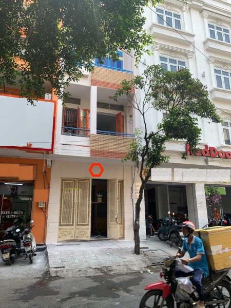 MT khu Miếu Nổi 4x20m, trệt, 3lầu, 5pn, 6wc. Giá tốt.