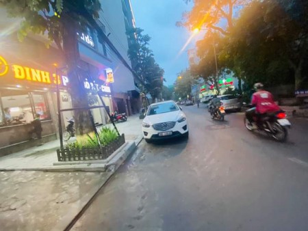 Phố Dịch Vọng Hâu ( Bán nhà) DT: 65M x 7T thang máy, cho thuê 70tr/tháng. 10.6 tỷ.
