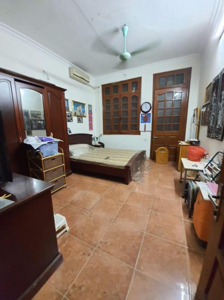 Bán gấp nhà Ngõ 278 Tôn đức Thắng, 46/50m2, giá 4,5tỷ (Có thương lượng).