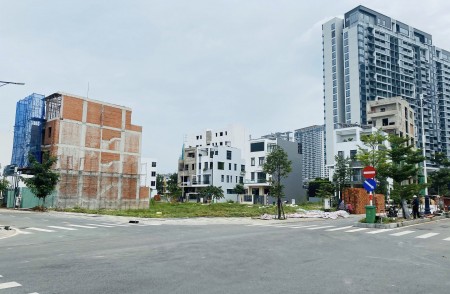 Bán đất mặt tiền Lê Văn Việt, Q9, DT 80m2, giá 2,8 tỷ, sổ riêng, dân cư đông. Kinh doanh sầm uất