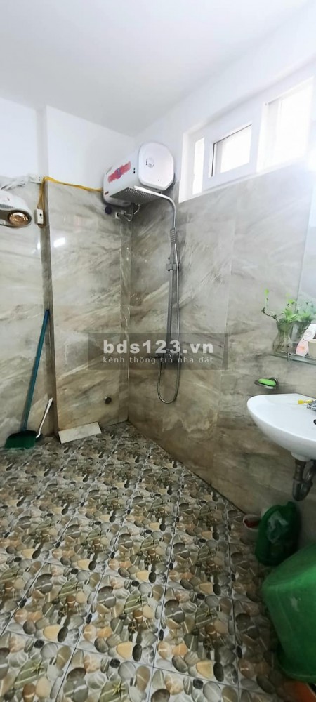 BÁN NHÀ LÔ GÓC GẦN PHỐ Ở VÕ CHÍ CÔNG GIÁ 3,6 TỶ NHÀ ĐẸP Ở LUÔN