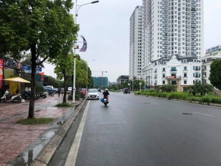 Nhà đẹp Long Biên 69m2 Sát phố lớn Ngõ ô tô Nhỉnh 4 tỷ