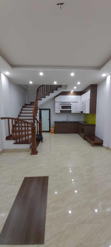 Bán nhà mới Mỹ Đình, 5 tầng, MT 4.4 mét 40 mét ô tô tránh chỉ 4.5 tỷ