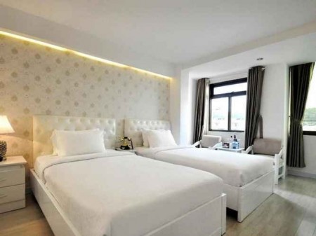 Cho thuê Khách sạn Mặt tiền Đường Lê Thánh Tôn, P.Bến Thành, Q.1. DT: 8 x 18m, 1 hầm, 8 lầu, 48 phòng