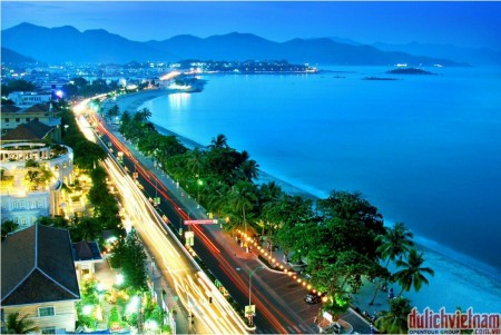Công ty Diamond Land & Đối Tác có nhu cầu mua 1 số vị trí đất đường Nguyễn Tất Thành, Đà Nẵng 200 -700 m2. LH: 0905606910