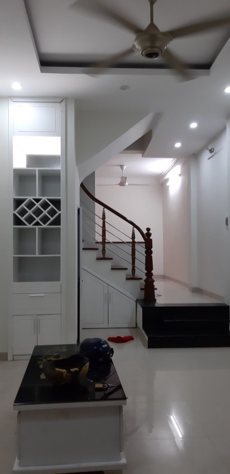 Cho thuê nhà ở phố Trần Cung gần Hoàng Quốc Việt, gần các trường ĐH lớn, bệnh viện.