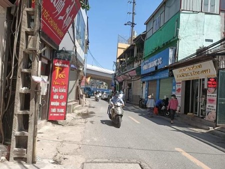 Cần bán gấp nhà Trần Cung dt 35m 5 tầng nở hậu kinh doanh tốt, giá chỉ 5.5 tỷ