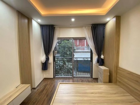 NHÀ MỚI XÂY, NỘI THẤT HIỆN ĐẠI, TRUNG TÂM CẦU GIẤY. OTO VÀO NHÀ