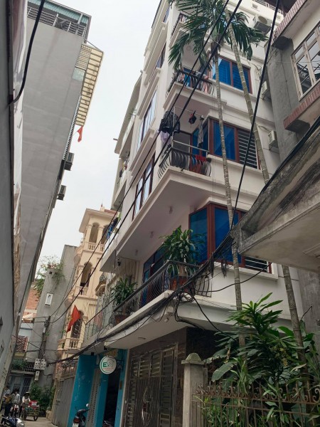 NHÀ CẦU GIẤY PHÂN LÔ. THANG MÁY 7 TẦNG LÔ GÓC GARA Ô TÔ. 52M2 GIÁ NHỈNH 7 Tỷ