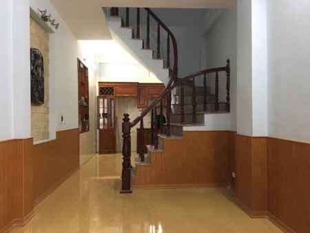 Bán gấp nhà phố Xuân Thủy. DT 50m2, 4 tầng, MT 4.6m, giá 4.4 tỷ có thương lượng