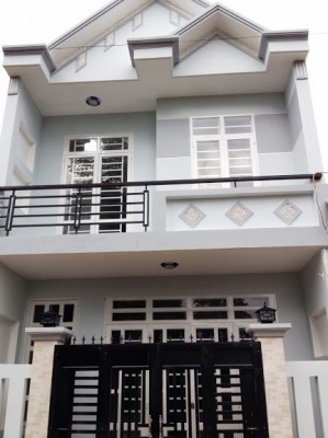 Chuyển định cư cần sang lại căn nhà mặt tiền mới xây 90m2, sổ hồng riêng