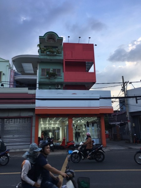 Nguyễn Tiểu La, Ph. 8 góc 2mt đẹp Quận 10 dt 8 x 5