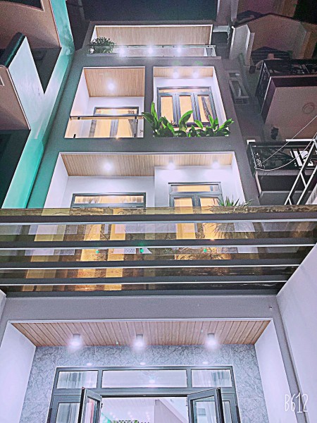 Nhà mới Quận 10, 4 tầng, 3 phòng ngủ, 5.3 tỷ - thương lượng