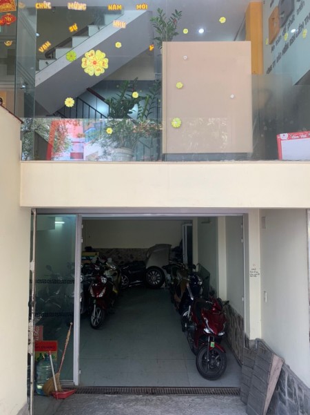 Cho thuê nhà Mặt Tiền Quận 3, 5x14m hầm 4 lầu