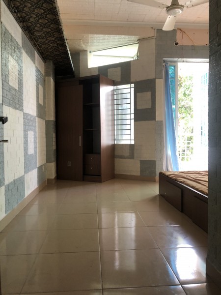PHÒNG BAN CÔNG THOÁNG MÁT,NỘI THẤT ĐẸP GẦN LÝ THƯỜNG KIỆT