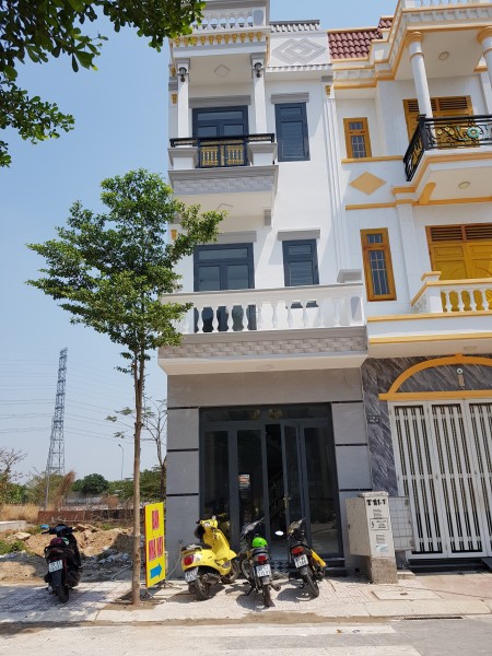Nhà phố 1t 2 lầu 61m2 ngay ngã tư Miếu Ông Cù SHR giá 1,8 tỷ, dt 61 m2