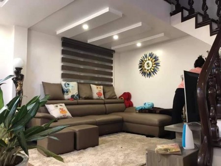 Bán Nhà P Nguyễn Đình Hoàn DT: 35m x 6 Tâng, mặt tiền: 4m, Lô Góc, Gần Phố. Giá: 4.2 Tỷ