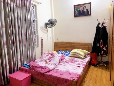Bán gấp nhà ngõ 281 Trương Định giá 3.3 tỷ, 40mx5 tầng, SĐCC