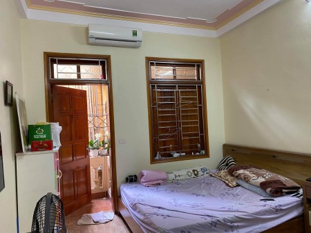 Bán Nhà Phố Cự Lộc 50m2 x 5 Tầng, MT 4m, Giá 4.85 Tỷ. Liên hệ 096 -746 -9345.
