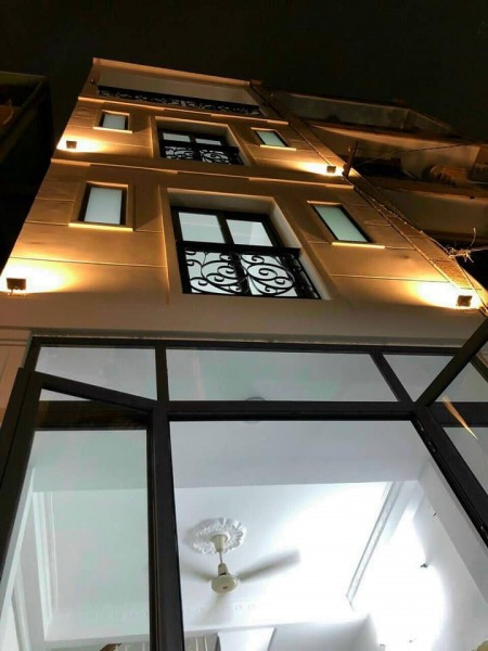 Bán nhà Cách Mạng Tháng 8, chỉ 5 tỷ 5, HXH, 40m2, nhà rộng, Sân thượng