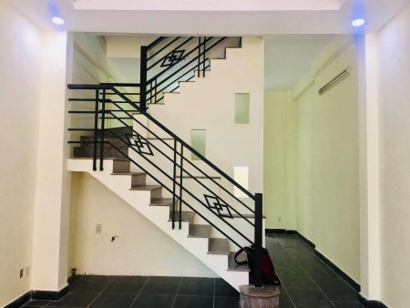 Định cư nước ngoài cần bán gấp nhà Trần Văn Hoàng 35m2 giá rẻ 3 tỷ 6