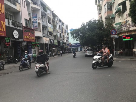 Cho thuê nhà GÓC 2 mặt tiền HOA SÚ đồi diện coopmarrt Phan Xích Long
