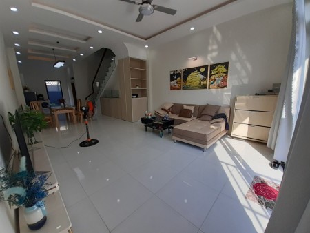 Bán nhà 200m2 sổ hồng riêng mặt đường quốc lộ 50