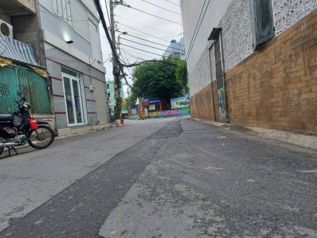 Bán nhà Lạc Long Quân, Tân Bình, 90m2, hẻm 3 xe tải tránh.