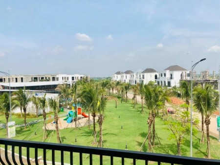 Biệt thự nghỉ dưỡng nằm trong sân golf duy nhất phía Tây Sài Gòn