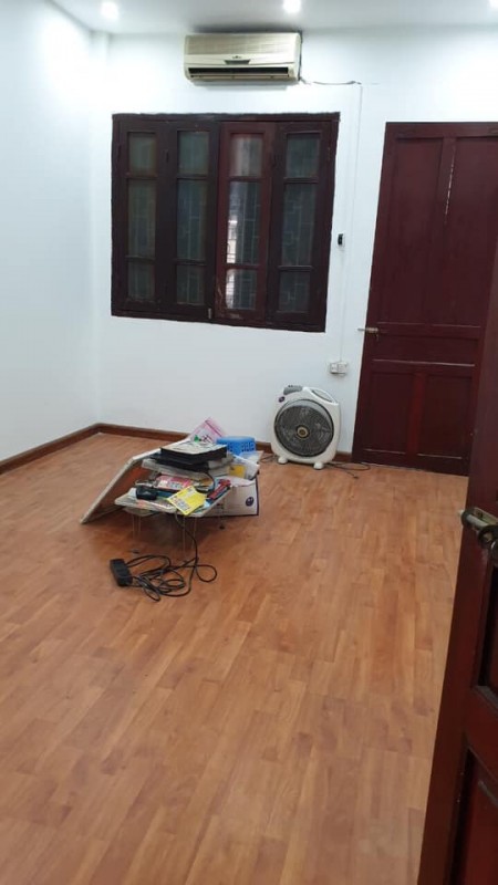 Bán nhà đường Hồng Mai quận Hai Bà Trưng 33m2 x3 tầng giá 1.55 tỷ