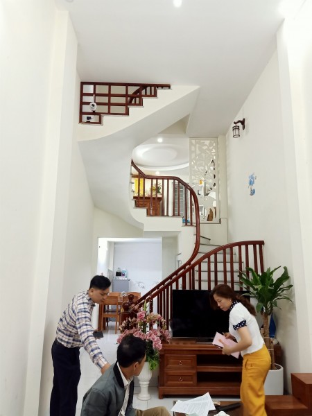 HOA HẬU KIM GIANG NGÕ OTO 44m2 5 TẦNG. MT 3,8m. GIÁ CHÀO 3,5 TỶ
