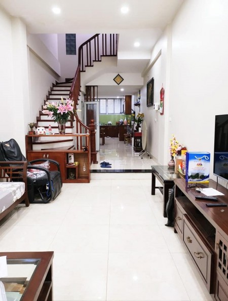 Bán nhà Chính Kinh, Thanh Xuân, 39m2, 4T, 2 mặt thoáng, ngõ 3m, 3.65 tỷ.