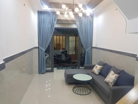 Bán nhà gần Rạch Bùng Binh, Quận 3, 37m2 chỉ 3 tỷ 9, bán nhanh tháng 4