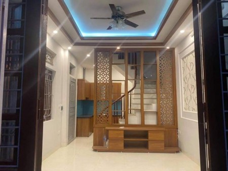 Bán nhà phố Đông Thiên, quận Hoàng Mai, DT 27m2, 4 tầng, MT 3.6m, giá 2,4 tỷ