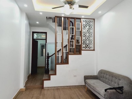 NHÀ ĐẸP CÁCH MP20 MÉT 32M NGÃ TƯ SỞ VỀ Ở LUÔN CÓ HƠN 2 TỶ MĂT NGÕ 3 GÁC TRÁNH