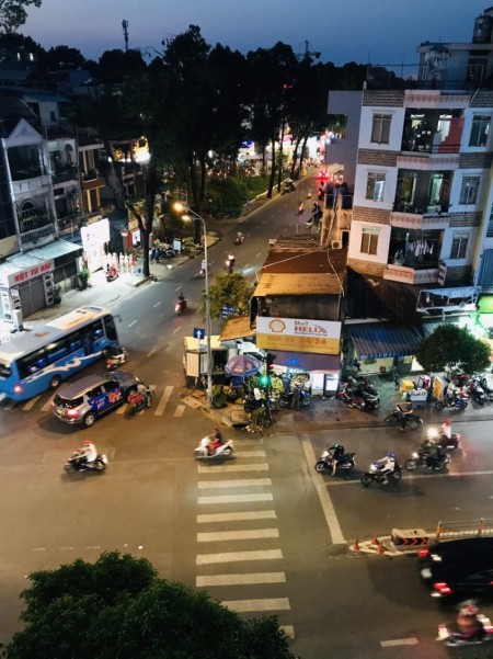 Cho thuê nhà 2 MT 262 Nguyễn Thái Sơn, P. 4, GV, 4x20m, 1T4L, giá thương lương hỗ trợ dịch.