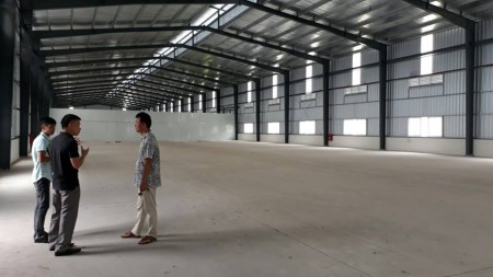 Cần bán gấp kho xưởng 11 ngàn m2, mặt đường thị trấn Yên Viên, Gia Lâm.