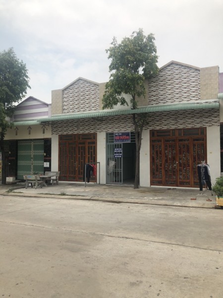 Chính Chủ bán gấp 2 dãy phòng trọ 360m² thu nhập ổn định 18 triệu/tháng vị trí đẹp sát cổng KCN