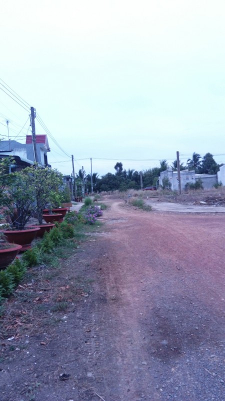 Bán nền 00 m thổ cư ngay ủy ban xã lương bình bến lức long an