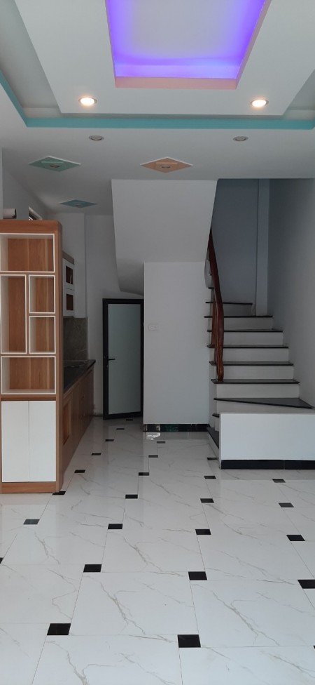 BÁN NHÀ CHÍNH CHỦ CẦU BƯƠU 32M2 x 4,5 TẦNG GIÁ 2,4 TỶ