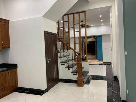 Bán nhà Bồ Đề ngõ thông, ô tô vào nhà 4 tầng, nhỉnh 4 tỉ