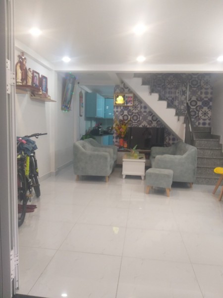 Nhà hẻm thông gần Đại Học CNTP 4x10m 1 lầu giống hình