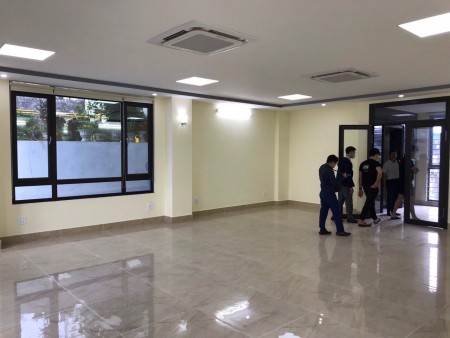 Cho thuê Biệt thự Nguyễn chí thanh 230m2 xây dựng 210m x 4 tâng