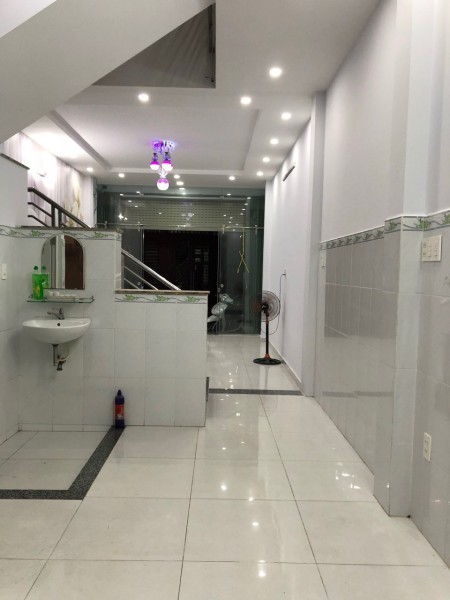 Nhà hai mặt hem Văn Cao 70m2, 2 tầng , 6.45 tỷ