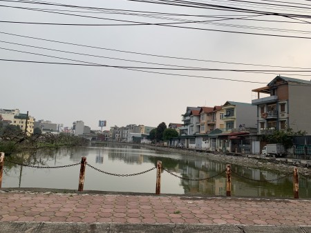 Bán nhà 3,5 tầng DT 50m2, mặt hồ Đầm Tranh cực đẹp, giá chỉ 4,4 tỷ.