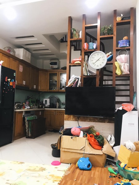 Bán nhà Trung Kính phân lô diện tích 36m giá 3,95 tỷ, ô tô đỗ cổng, 3 mặt thoáng, nội thất xịn full.