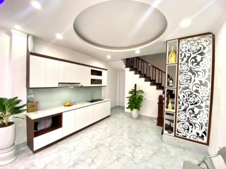 Bán nhà đẹp Gia Thượng 34m2 cho gia đình trẻ. Gần trường học, công viên, chợ.