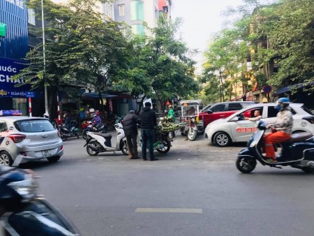 CÓ 102 ĐỘI CẤN Ô TÔ ĐỖ CỬA 5 TẦNG MẶT TIỀN 10M NHỈNH 7TỶ