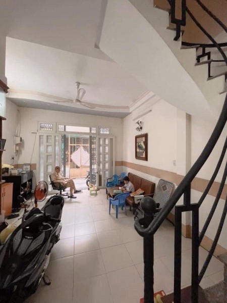 Bán gấp nhà 4 tầng - 46m2 Lê Văn Sỹ, Quận Phú Nhuận chỉ 6 tỷ 900